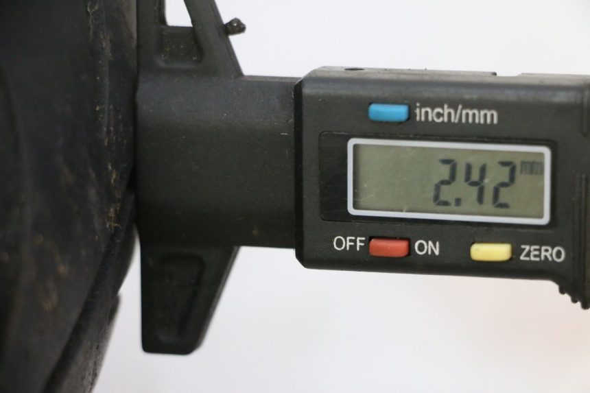 photo de JANTE AVANT ET PNEU PIAGGIO FLY 2T 50 (2004 - 2017) - Zoom état d’usage