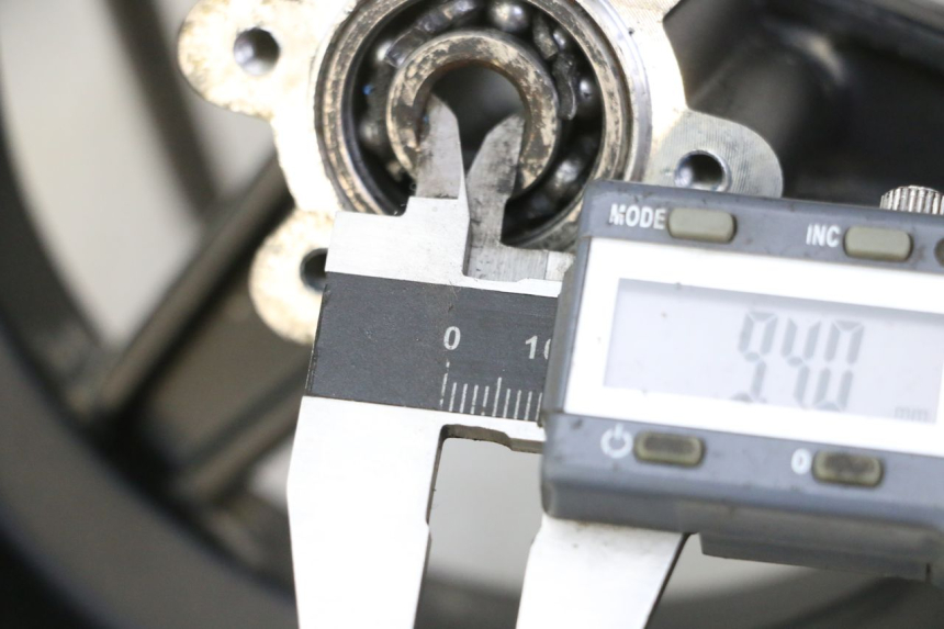 photo de JANTE AVANT ET PNEU HITWAY H5 1 - Zoom état d’usage