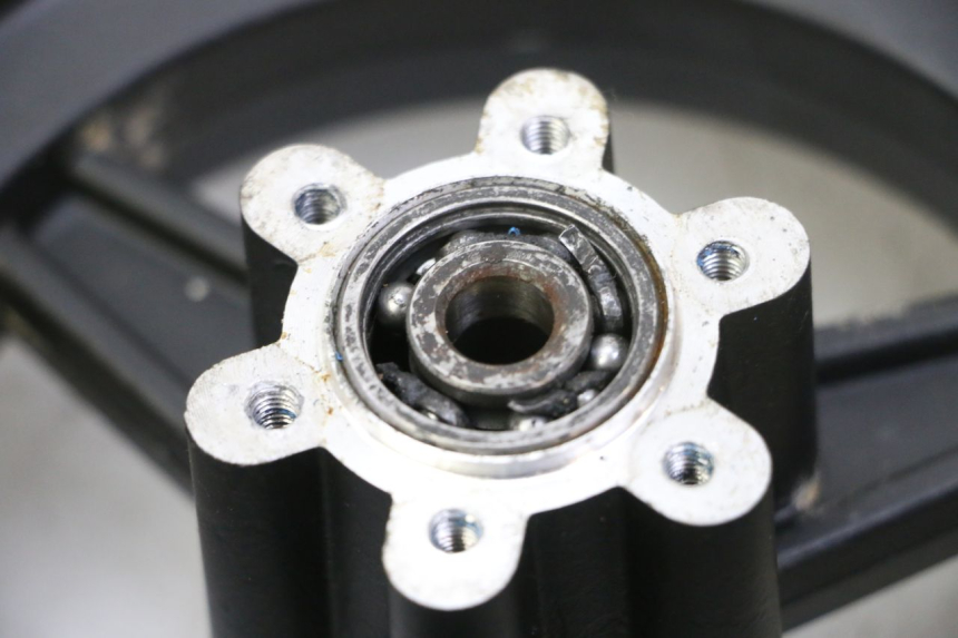 photo de JANTE AVANT ET PNEU HITWAY H5 1 - Marquages et références