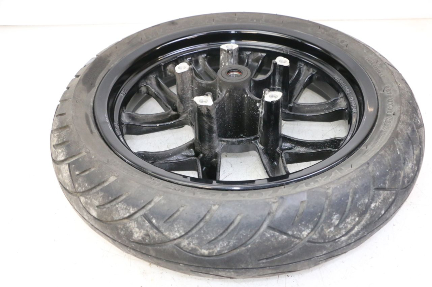 photo de JANTE AVANT ET PNEU SYM JOYMAX 125 (2010 - 2017) - Gros plan technique