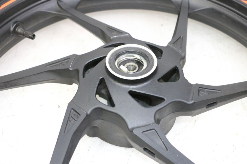 photo de JANTE AVANT ET PNEU KIDEN KD125-G 125 (2018 - 2022) - Gros plan technique