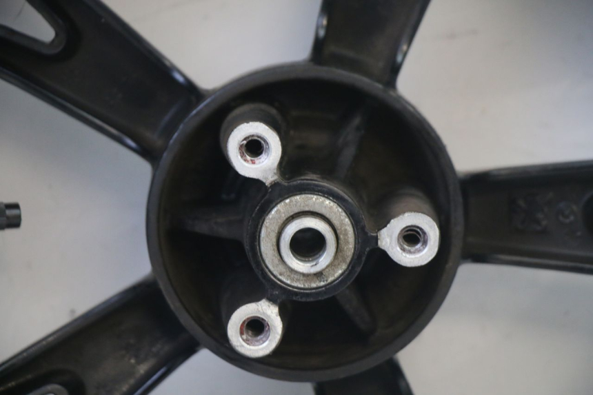 photo de JANTE AVANT ET PNEU PEUGEOT KISBEE 2T 50 (2010 - 2017) - Marquages et références