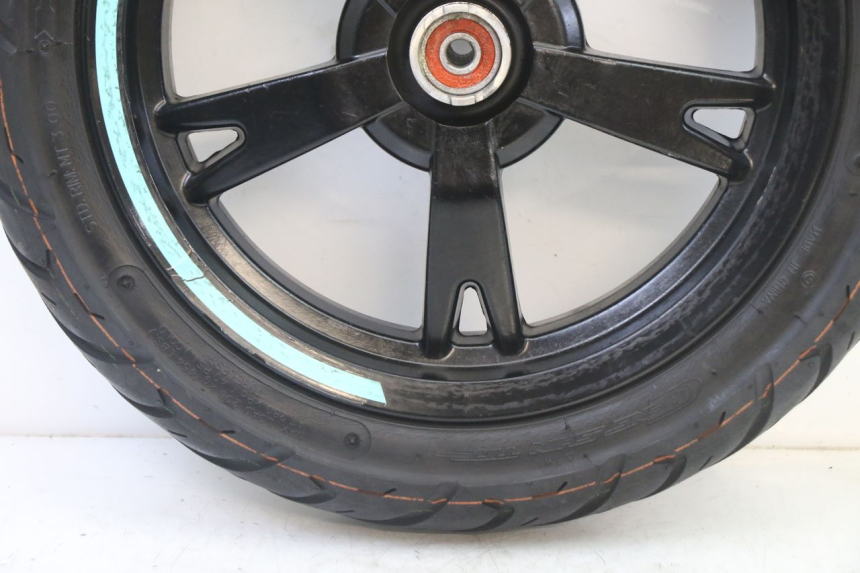 photo de JANTE AVANT ET PNEU PEUGEOT KISBEE 4T 50 (2018 - 2022) - Autre angle de vue