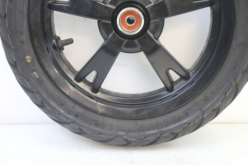 photo de JANTE AVANT ET PNEU PEUGEOT KISBEE 4T 50 (2018 - 2022) - Autre angle de vue