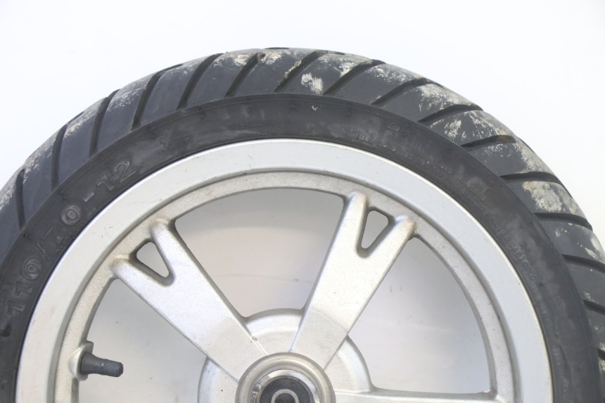 photo de JANTE AVANT ET PNEU PEUGEOT KISBEE 4T 50 (2018 - 2022) - Détail de la pièce