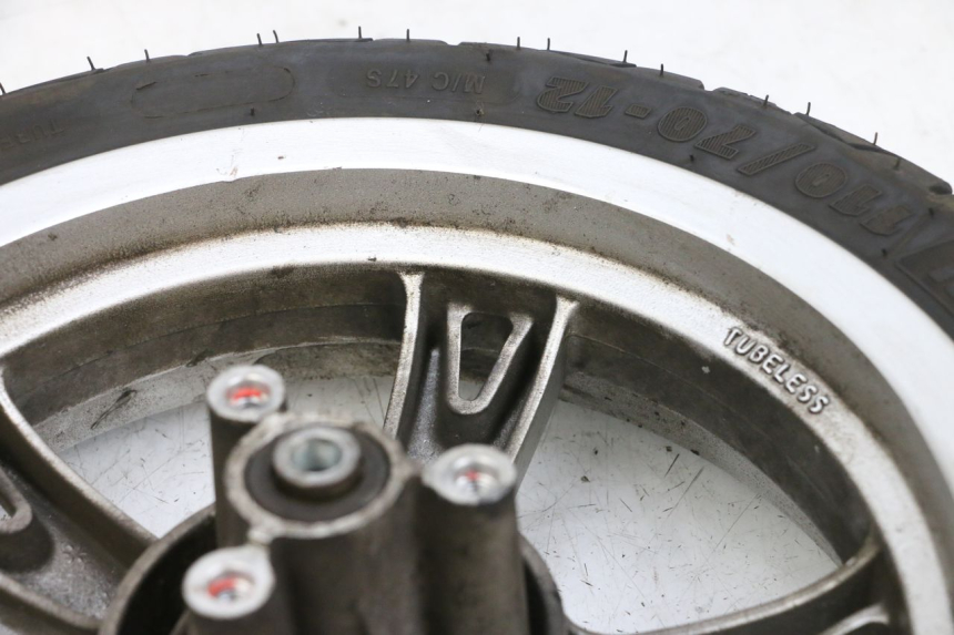 photo de JANTE AVANT ET PNEU PEUGEOT KISBEE 4T 50 (2010 - 2017) - Vue d’ensemble