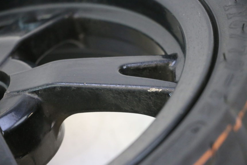 photo de JANTE AVANT ET PNEU PEUGEOT KISBEE 4T 50 (2023 - 2026) - Points de fixation