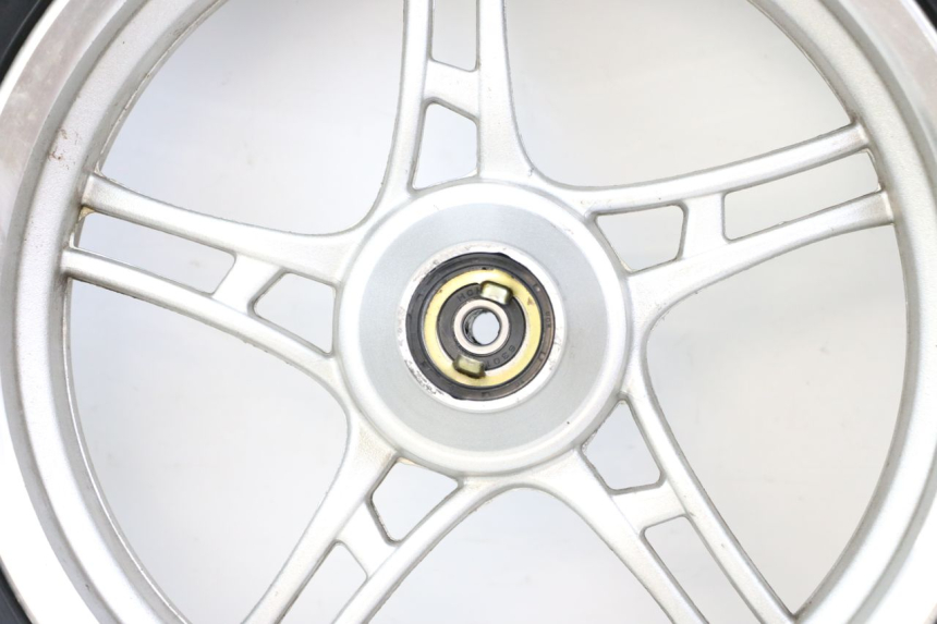 photo de JANTE AVANT ET PNEU LONGJIA SHARPY 125 (2020 - 2024) - Vue rapprochée