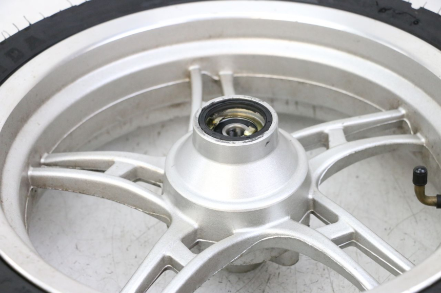 photo de JANTE AVANT ET PNEU LONGJIA SHARPY 125 (2020 - 2024) - Points de fixation