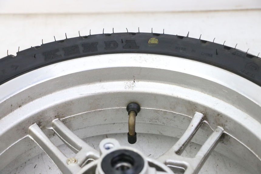 photo de JANTE AVANT ET PNEU LONGJIA SHARPY 125 (2020 - 2024) - Pièce contrôlée