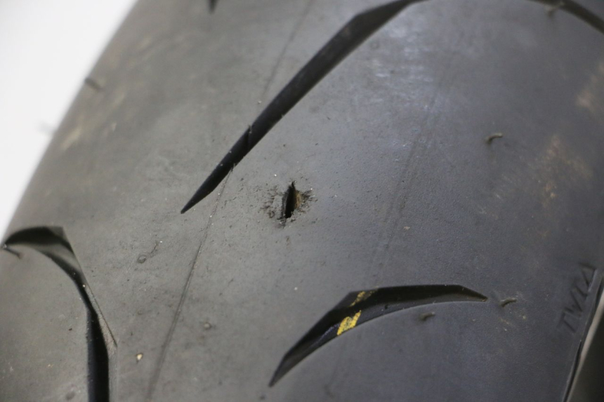 photo de JANTE AVANT ET PNEU KYMCO LIKE 4T 50 (2019 - 2025) - Autre angle de vue