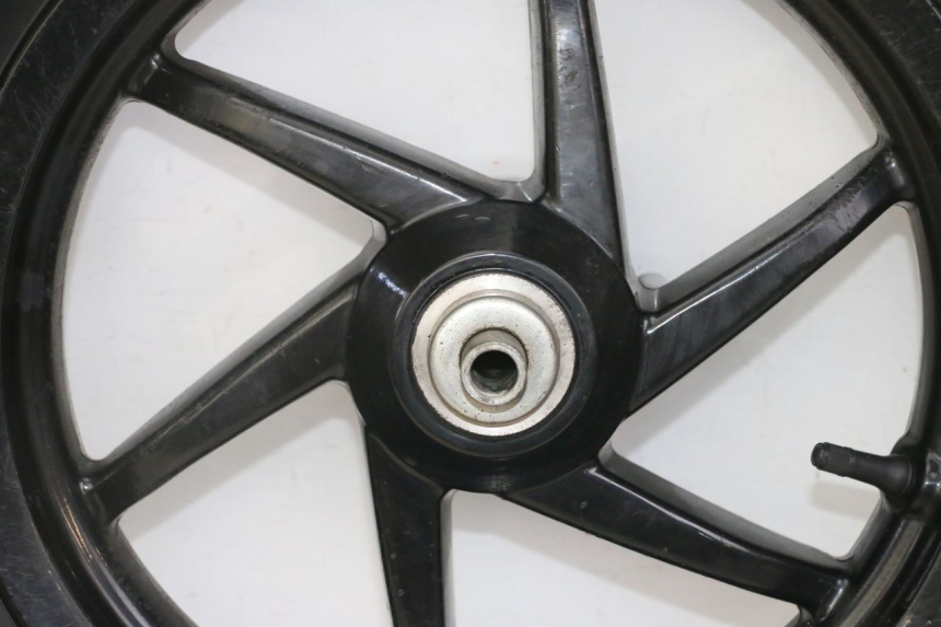 photo de JANTE AVANT ET PNEU PIAGGIO NRG POWER PUREJET 50 (2018 - 2021) - Détails caractéristiques