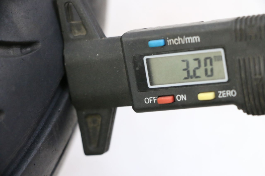 photo de JANTE AVANT ET PNEU PEUGEOT CITYSTAR 125 (2011 - 2017) - Zoom état d’usage