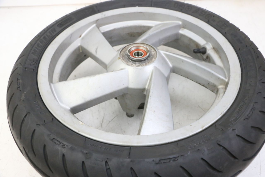 photo de JANTE AVANT ET PNEU PEUGEOT CITYSTAR 125 (2011 - 2017) - Gros plan technique