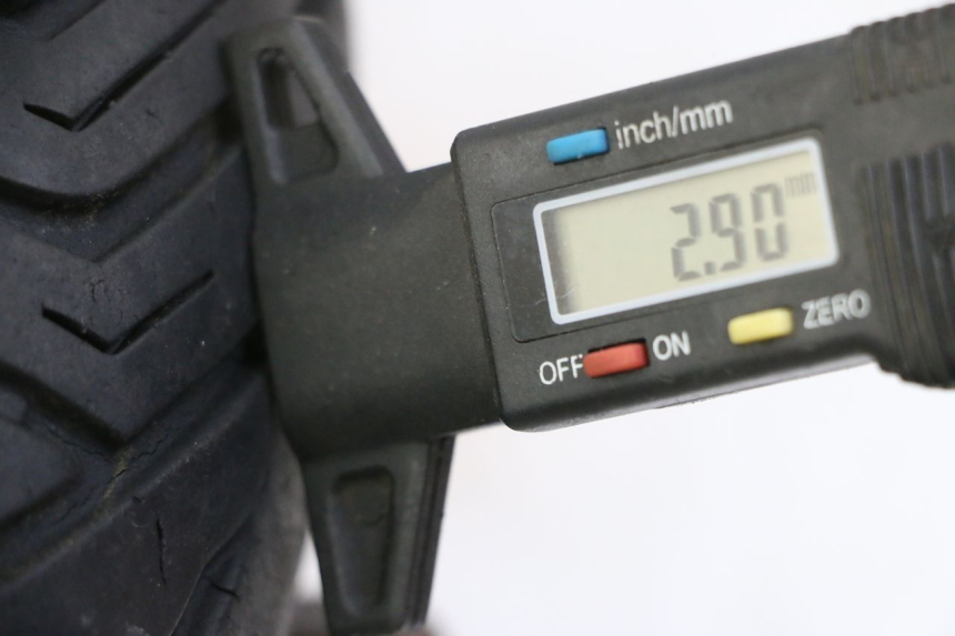 photo de JANTE AVANT ET PNEU PEUGEOT CITYSTAR 2T 50 (2018 - 2021) - Zoom état d’usage