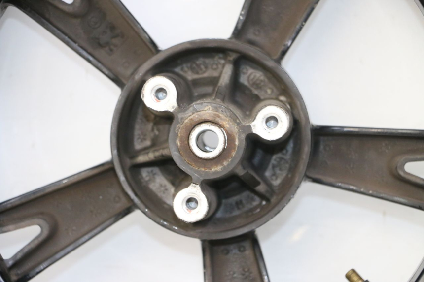 photo de JANTE AVANT ET PNEU PEUGEOT KISBEE 4T 50 (2018 - 2022) - Vue rapprochée