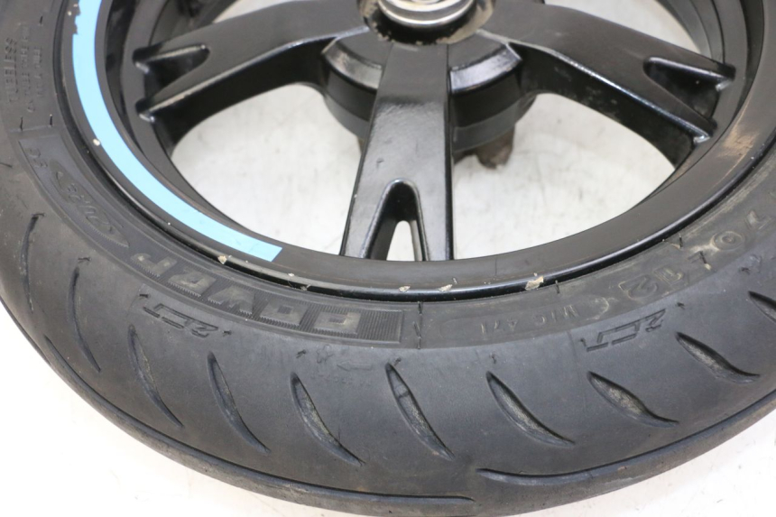 photo de JANTE AVANT ET PNEU PEUGEOT KISBEE 4T 50 (2018 - 2022) - Autre angle de vue