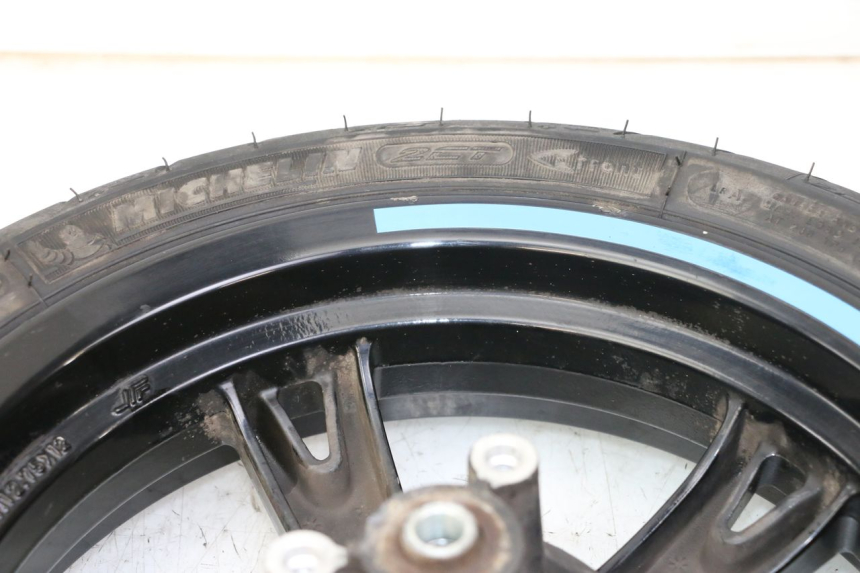 photo de JANTE AVANT ET PNEU PEUGEOT KISBEE 4T 50 (2018 - 2022) - Vue d’ensemble