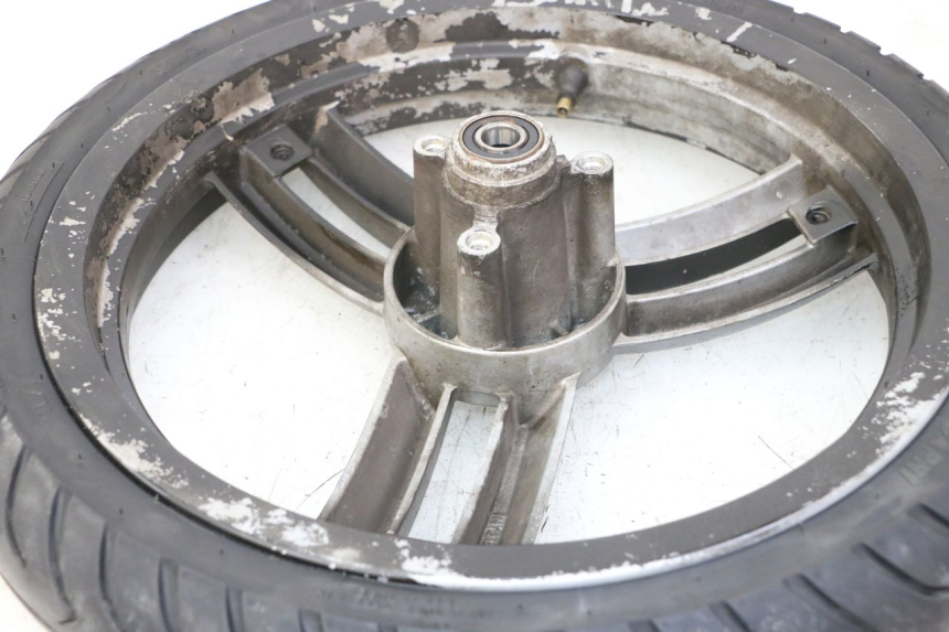 photo de JANTE AVANT ET PNEU PEUGEOT LUDIX 50 (2008 - 2017) - Gros plan technique