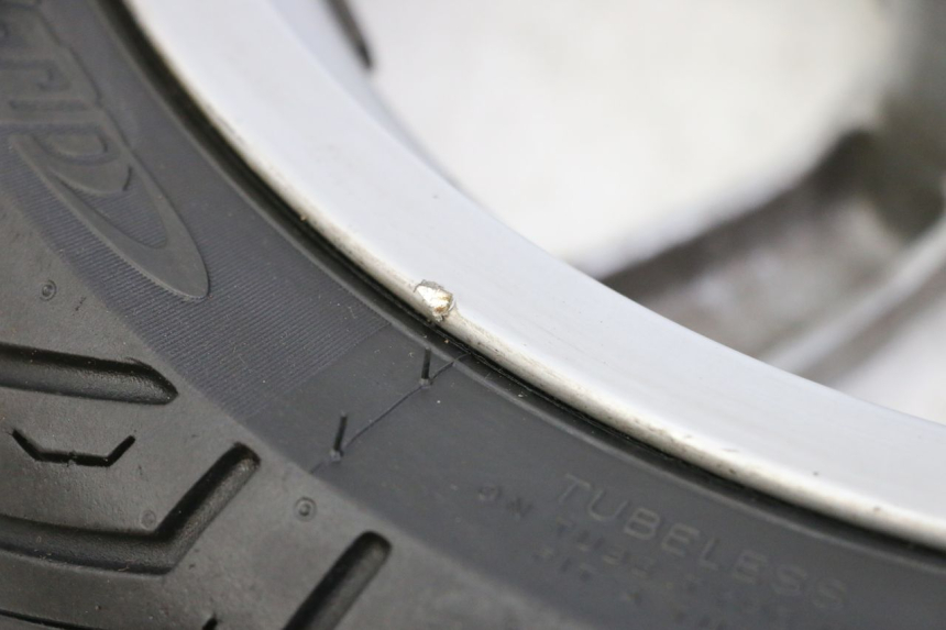 photo de JANTE AVANT ET PNEU PEUGEOT SATELIS 125 (2013 - 2018) - Zoom état d’usage