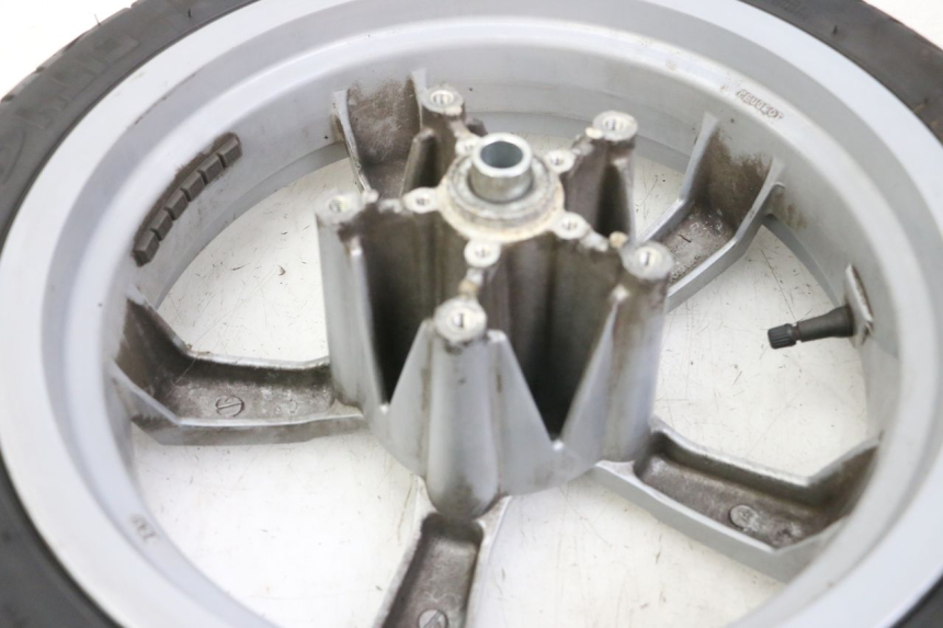 photo de JANTE AVANT ET PNEU PEUGEOT SATELIS 125 (2013 - 2018) - Autre angle de vue