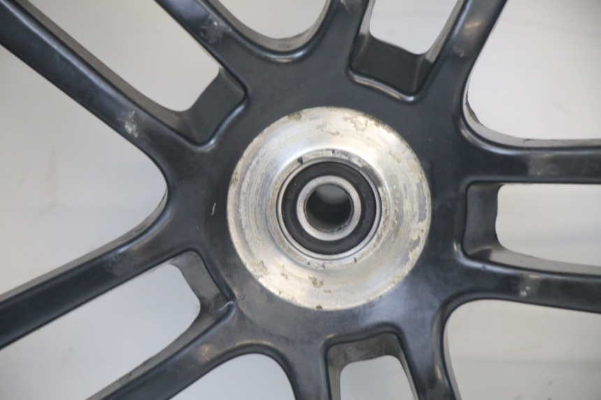 photo de JANTE AVANT ET PNEU PEUGEOT SPEEDFIGHT 3 LC 2T 50 (2009 - 2015) - Gros plan technique