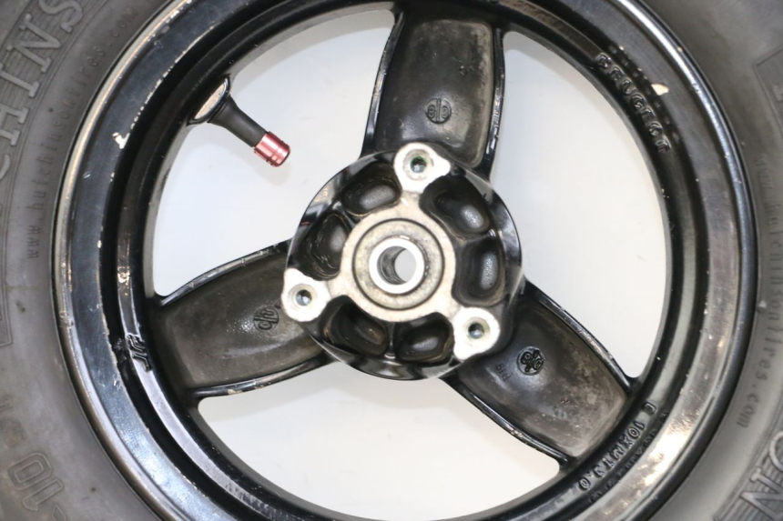 photo de JANTE AVANT ET PNEU PEUGEOT TKR TREKKER FURIOUS 50 (2005 - 2014) - Gros plan technique