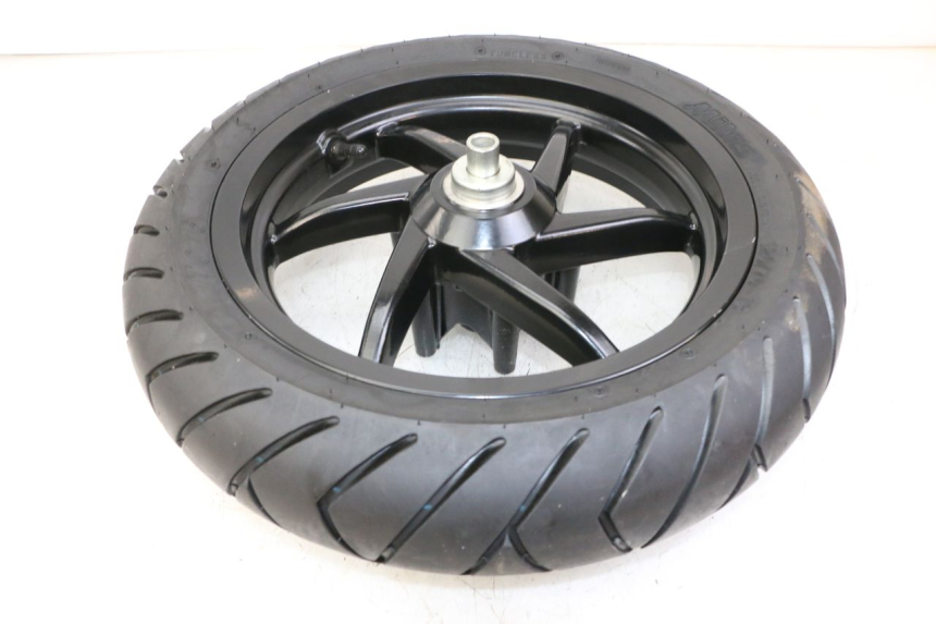 photo de JANTE AVANT ET PNEU PIAGGIO NRG POWER PUREJET 50 (2018 - 2021) - Gros plan technique