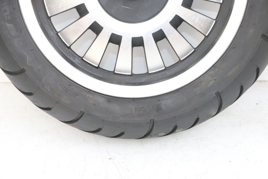 photo de JANTE AVANT ET PNEU EFUN PUSA 1 - Points de fixation