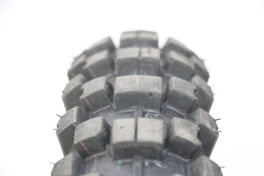 photo de JANTE AVANT ET PNEU APOLLO RFZ 150 - Vue rapprochée