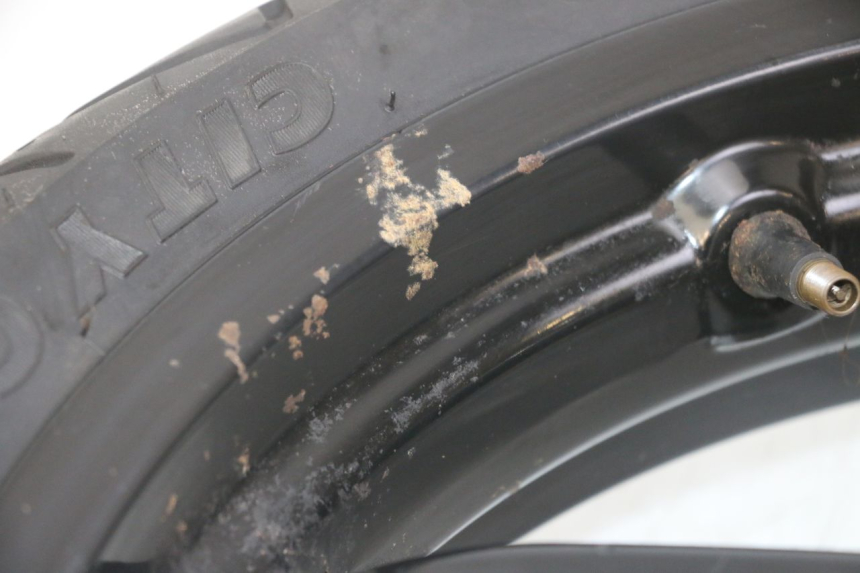 photo de JANTE AVANT ET PNEU GILERA RUNNER SL 50 (2006 - 2009) - Gros plan technique