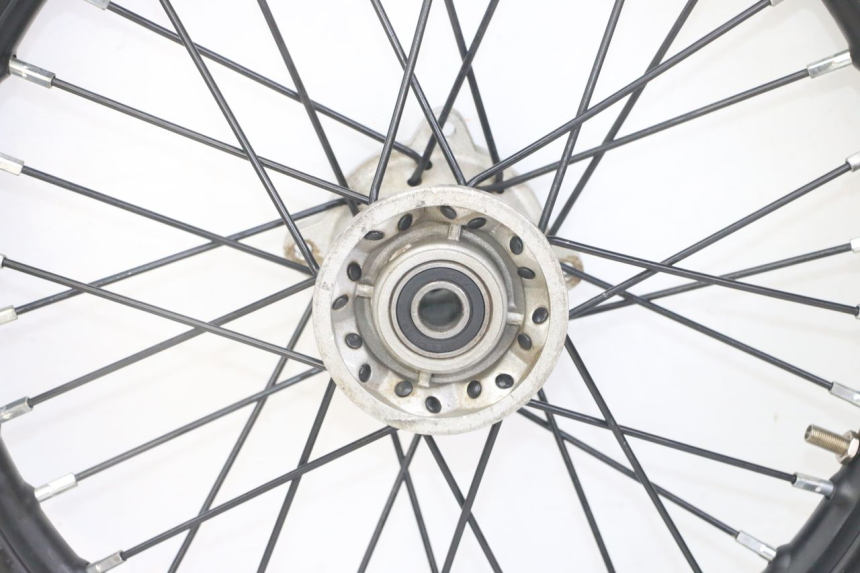 photo de JANTE AVANT ET PNEU APOLLO RXF 125 - Autre angle de vue