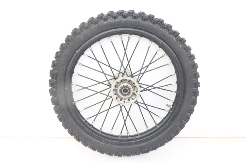 photo de JANTE AVANT ET PNEU APOLLO RXF 125 - Gros plan technique