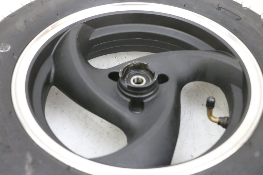 photo de JANTE AVANT ET PNEU JM MOTORS SANTANA EVO 50 (2024 - 2026) - Gros plan technique