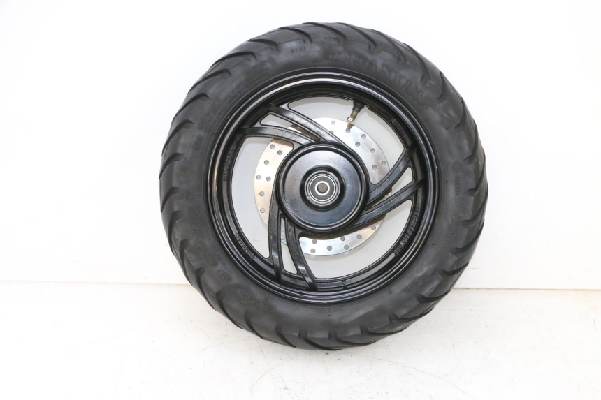 photo de JANTE AVANT ET PNEU JM MOTORS SANTANA 50 (2014 - 2023) - Points de fixation