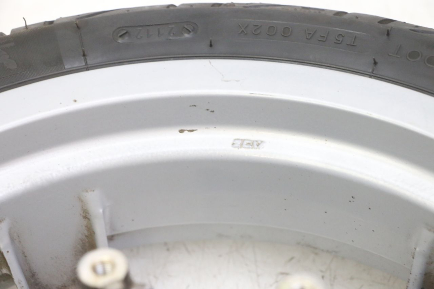 photo de JANTE AVANT ET PNEU PEUGEOT SATELIS 125 (2013 - 2018) - Autre angle de vue