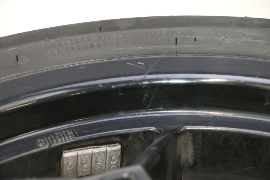 photo de JANTE AVANT ET PNEU APRILIA SR 2T 50 (2012 - 2017) - Marquages et références
