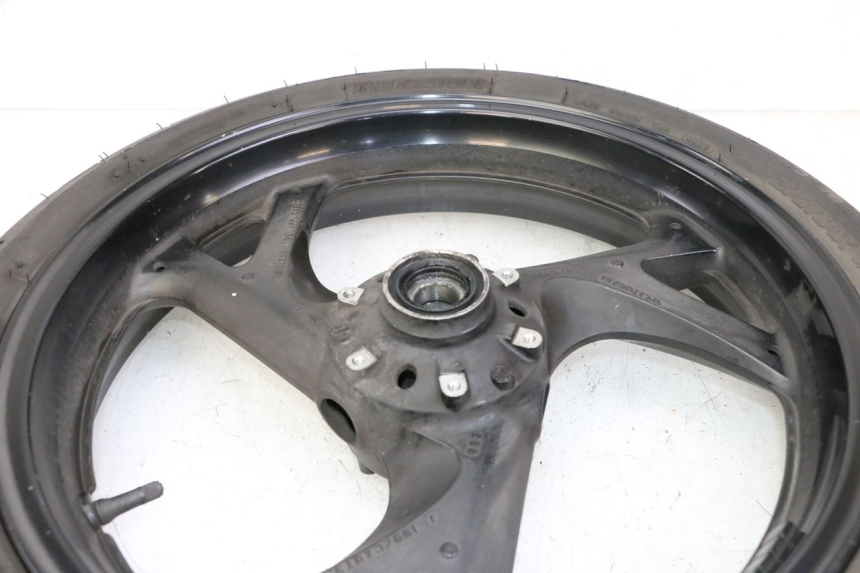 photo de JANTE AVANT ET PNEU HONDA ST PAN EUROPEAN 1300 (2002 - 2013) - Vue d’ensemble