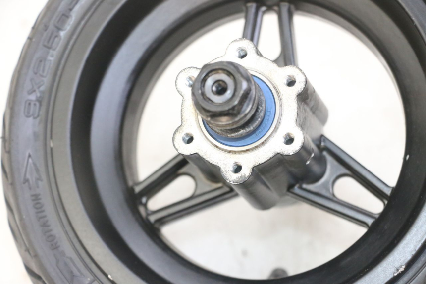 photo de JANTE AVANT ET PNEU NAMI STELLAR 1 - État de surface