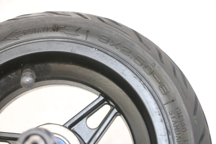 photo de JANTE AVANT ET PNEU NAMI STELLAR 1 - Pièce contrôlée