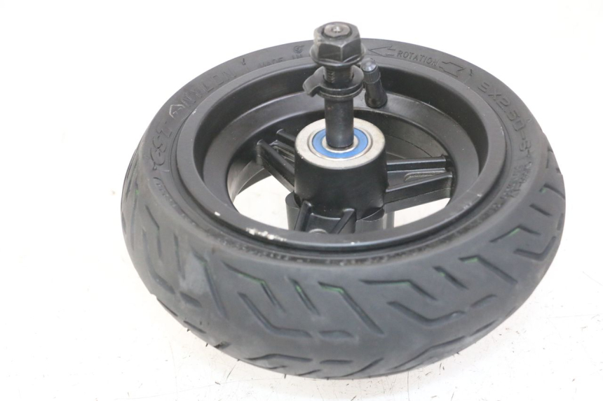 photo de JANTE AVANT ET PNEU NAMI STELLAR 1 - Marquages et références