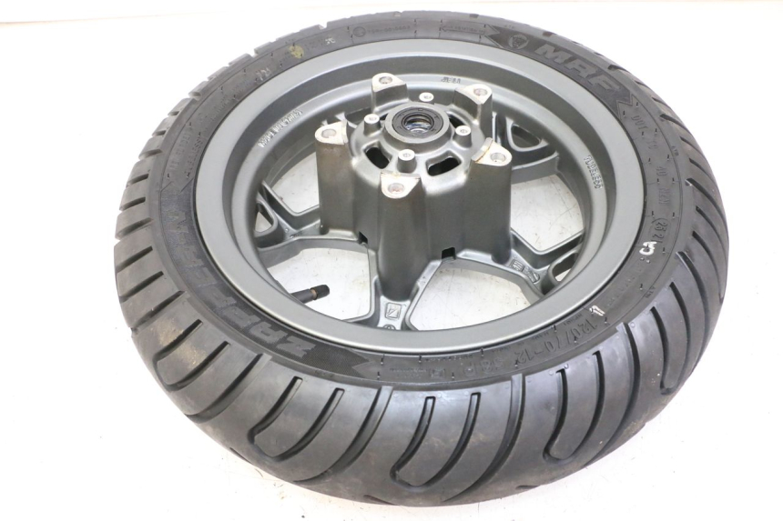 photo de JANTE AVANT ET PNEU APRILIA SXR 50 (2021 - 2023) - Gros plan technique