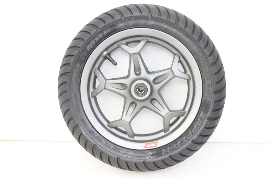 photo de JANTE AVANT ET PNEU APRILIA SXR 50 (2021 - 2023) - Vue d’ensemble