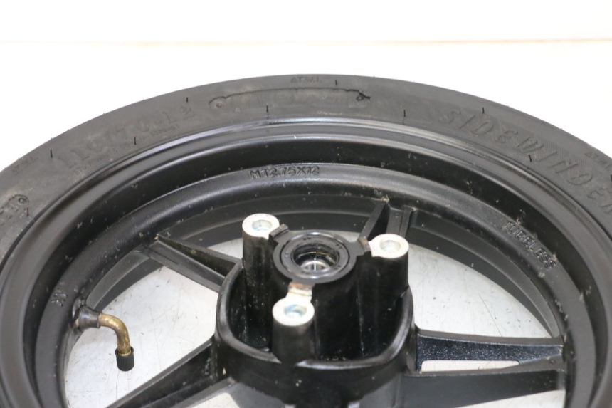 photo de JANTE AVANT ET PNEU TNT MOTOR BOSTON 4T 50 (2018 - 2025) - Gros plan technique