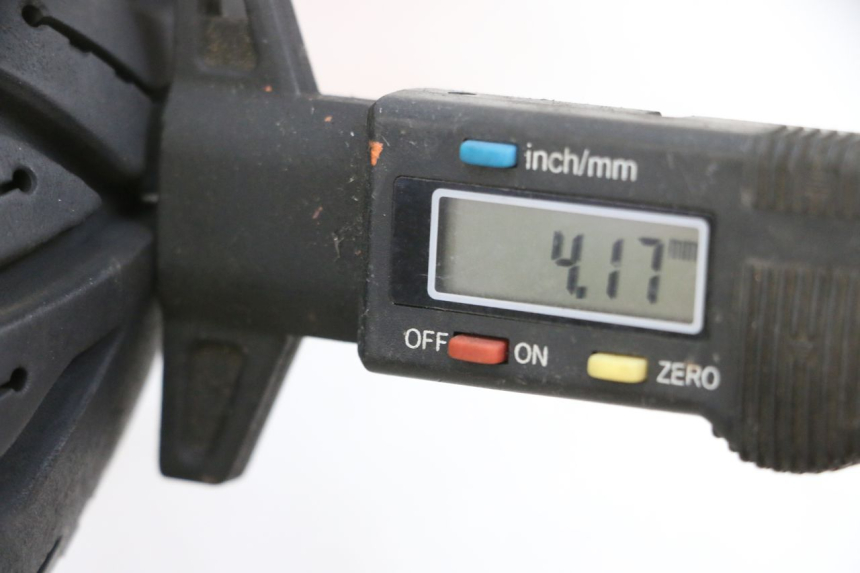 photo de JANTE AVANT ET PNEU PEUGEOT TWEET PRO EFI 4T 50 (2021 - 2022) - Zoom état d’usage