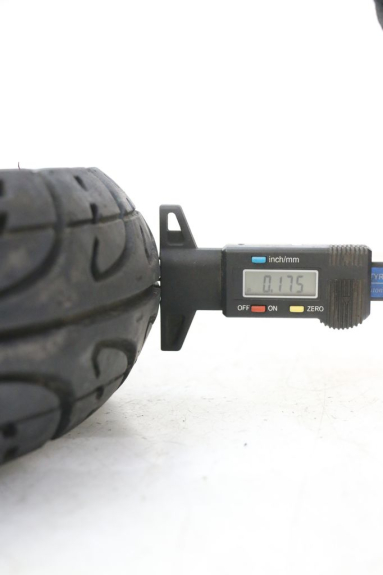 photo de JANTE AVANT ET PNEU PEUGEOT V-CLIC VCLIC 50 (2007 - 2013) - Points de fixation