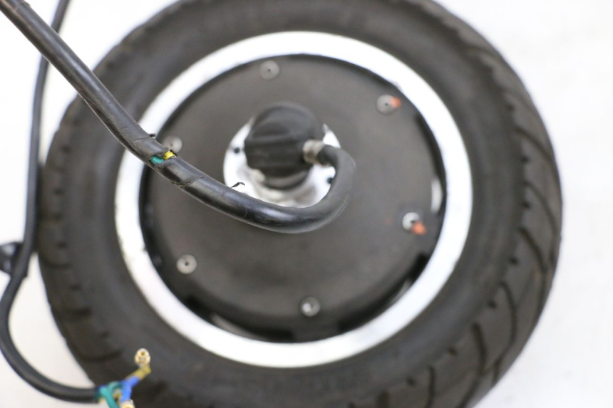 photo de JANTE AVANT ET PNEU DUALTRON VICTOR LIMITED 1 - Détails caractéristiques