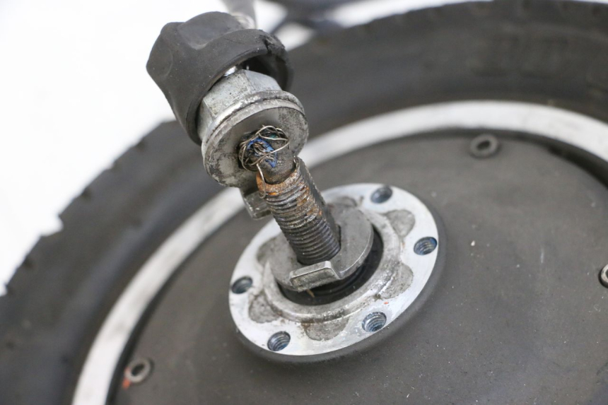 photo de JANTE AVANT ET PNEU DUALTRON VICTOR LIMITED 1 - Inspection visuelle