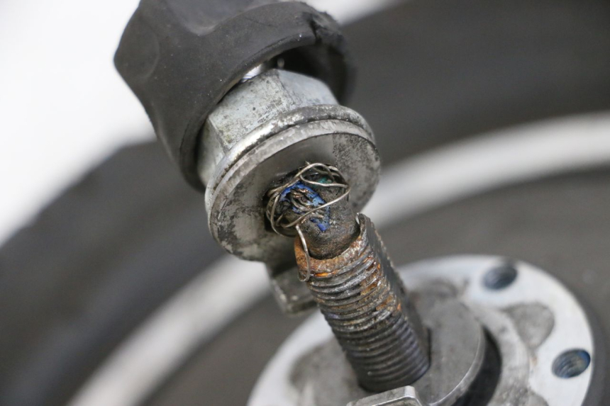 photo de JANTE AVANT ET PNEU DUALTRON VICTOR LIMITED 1 - Focus structure