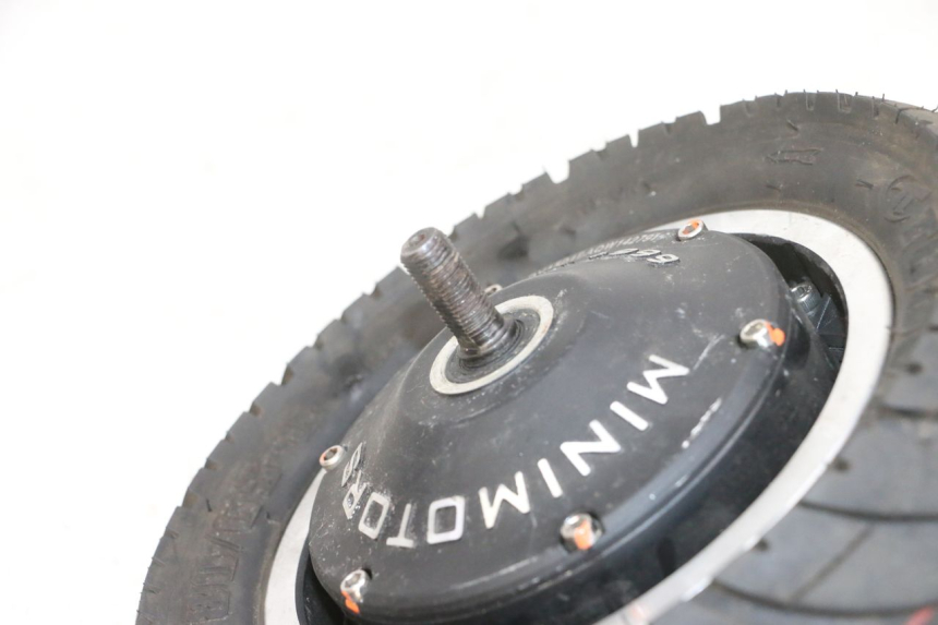 photo de JANTE AVANT ET PNEU DUALTRON VICTOR LIMITED 1 - Gros plan technique